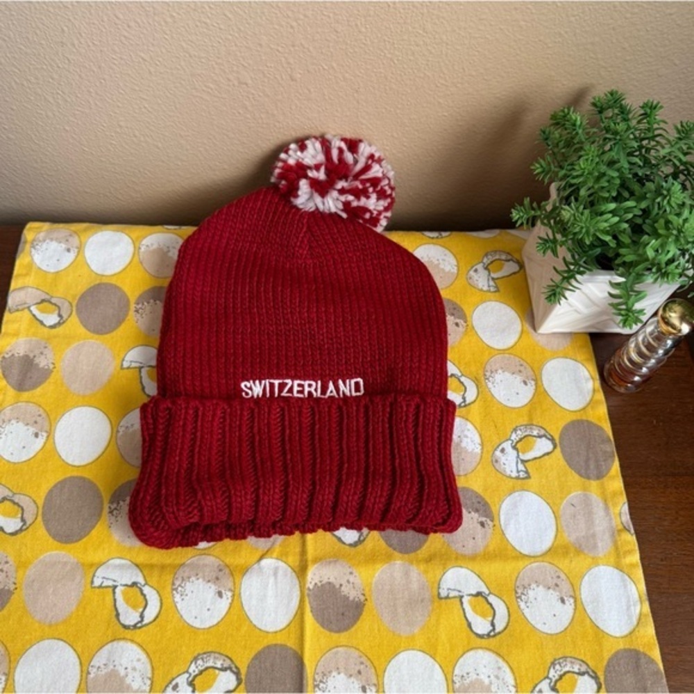 Cotfer Switzerland red knit beanie with pompom